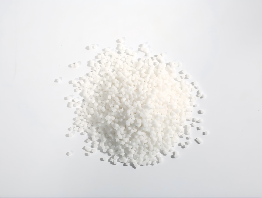 Onko mattapintainen TPE-termoplastinen elastomeeri naarmuuntumaton? Mitä eroja on kiiltävällä versiolla?